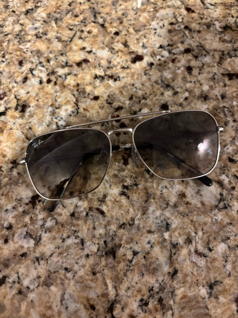 Ray-Ban Silver Metal Aviator Sunglasses with Gray Lenses